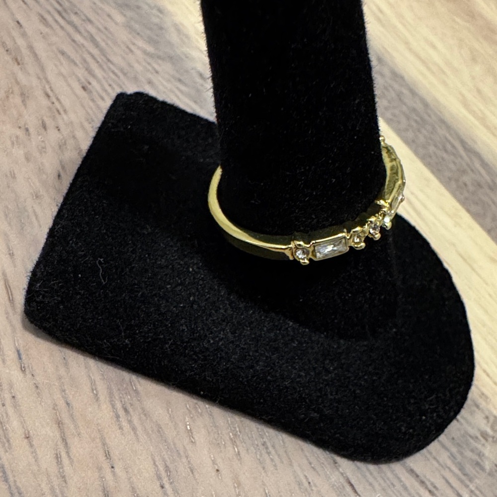Elegant Yellow gold filled Women's Ring. Size 7. NWT - Picture 4 of 4